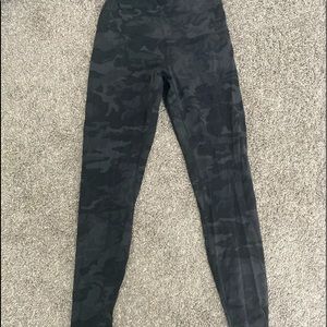Lululemon black camo aligns
